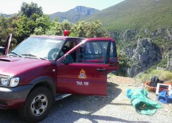 ΦΩΤΟ-Ιχ σε χαράδρα 200 μέτρων