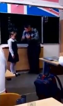 ΒΙΝΤΕΟ-Κοριτσάκι…τιμωρεί το δάσκαλο τoυ