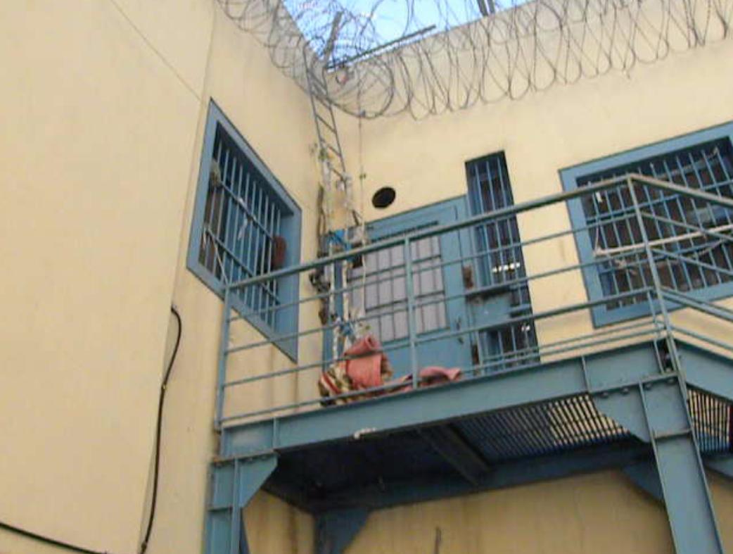 Βρέθηκαν χειροβομβίδες στις φυλακές Τρικάλων