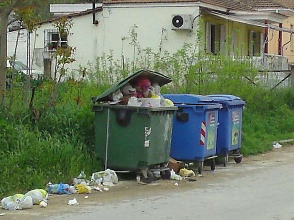 Έκαναν έρανο για τα σκουπίδια