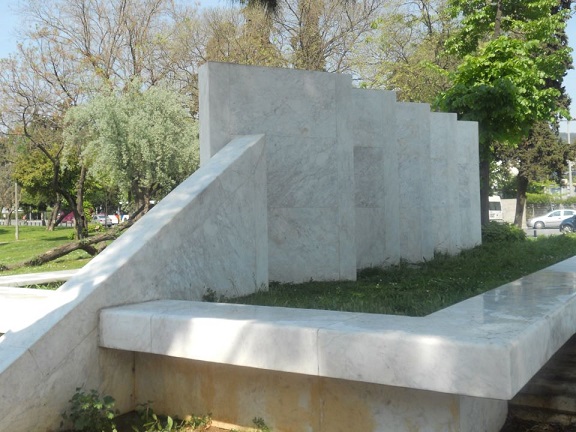 ΦΩΤΟ-Τέλος τα γκράφιτι στη Θεσσαλονίκη