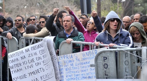 Κύπρος:Κλείνουν για 2 ώρες οι τράπεζες