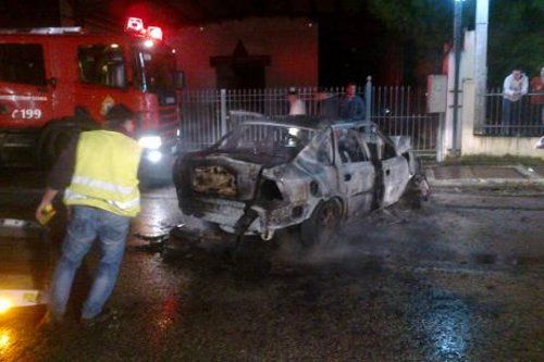 Μπαράζ πυρκαγιών τη νύχτα