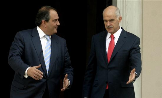 Το βιβλίο που «καίει» Παπανδρέου-Καραμανλή