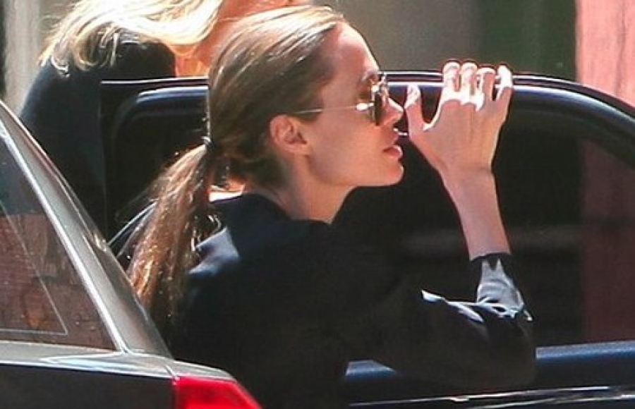 Πέθανε από καρκίνο του μαστού η θεία της Τζολί