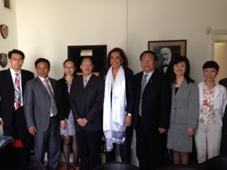 ΦΩΤΟ-Η συνάντηση της Ντόρας με τους Κινέζους