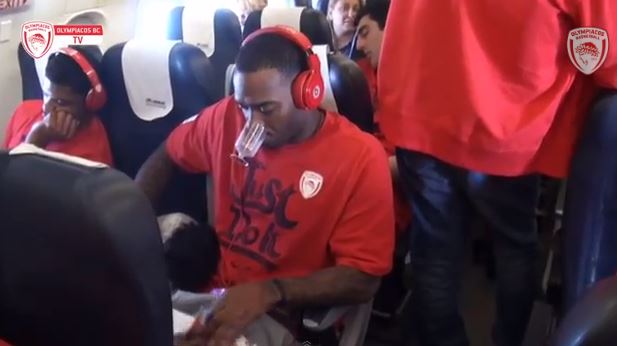 ΒΙΝΤΕΟ-Πλάνα από το αεροπλάνο του Ολυμπιακού