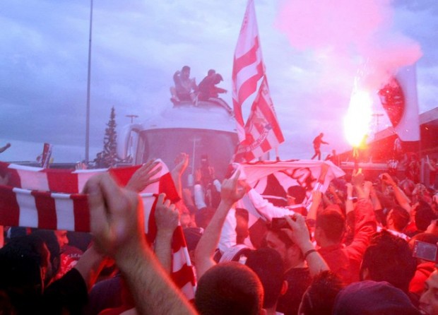ΒΙΝΤΕΟ-Γκρέμισαν τα τείχη για τους πρωταθλητές
