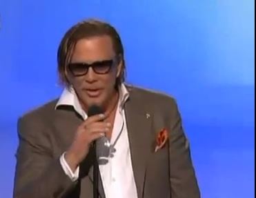 Ο Μίκι Ρουρκ στη Σκιάθο