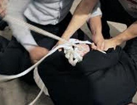 Τον φίμωσαν με σεντόνι και τον λήστεψαν