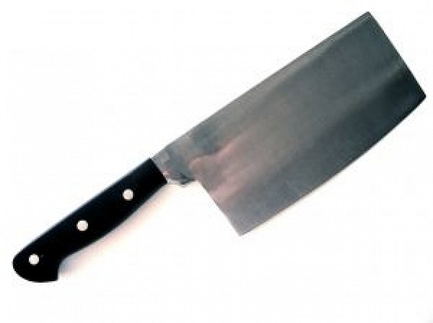 Πήγε με μπαλντά στην εφορία