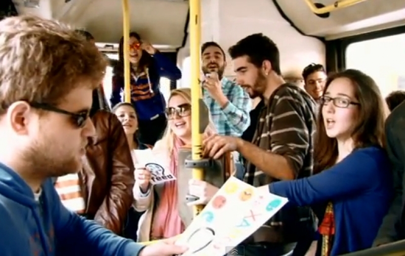 ΒΙΝΤΕΟ-Μουσική εισβολή σε λεωφορείο του ΟΑΣΘ