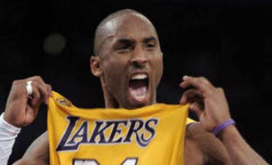 Έκανε μήνυση στη μητέρα του