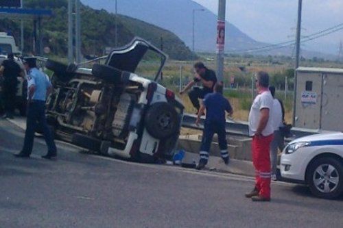 ΦΩΤΟ-Ντεραπάρισε ΙΧ στην Εθνική