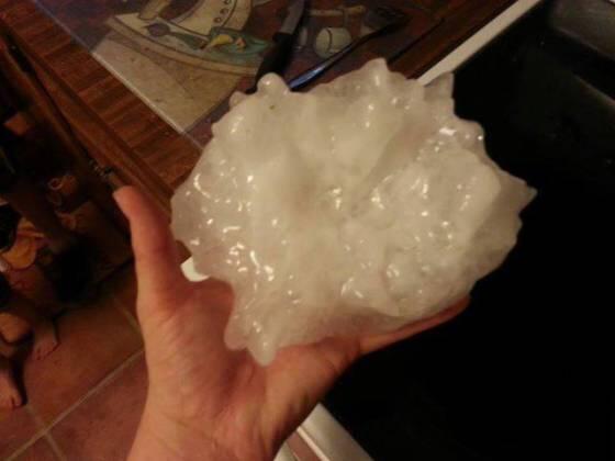 ΦΩΤΟ-Χαλάζι σε μέγεθος καρύδας