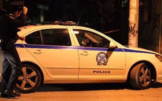 ΤΩΡΑ-Aπειλεί να σκοτώσει το γιο του