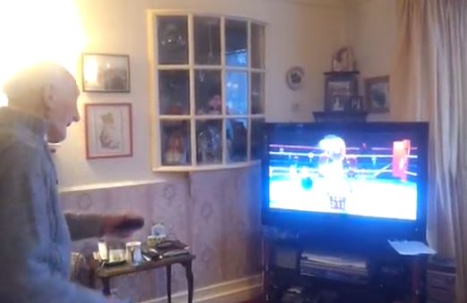 ΒΙΝΤΕΟ- 95χρονος σαρώνει στο Wii