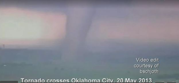 ΒΙΝΤΕΟ-Το φονικό πέρασμα του ανεμοστρόβιλου