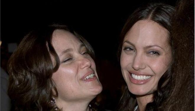 Τη μητέρα της θα υποδυθεί η Tζολί