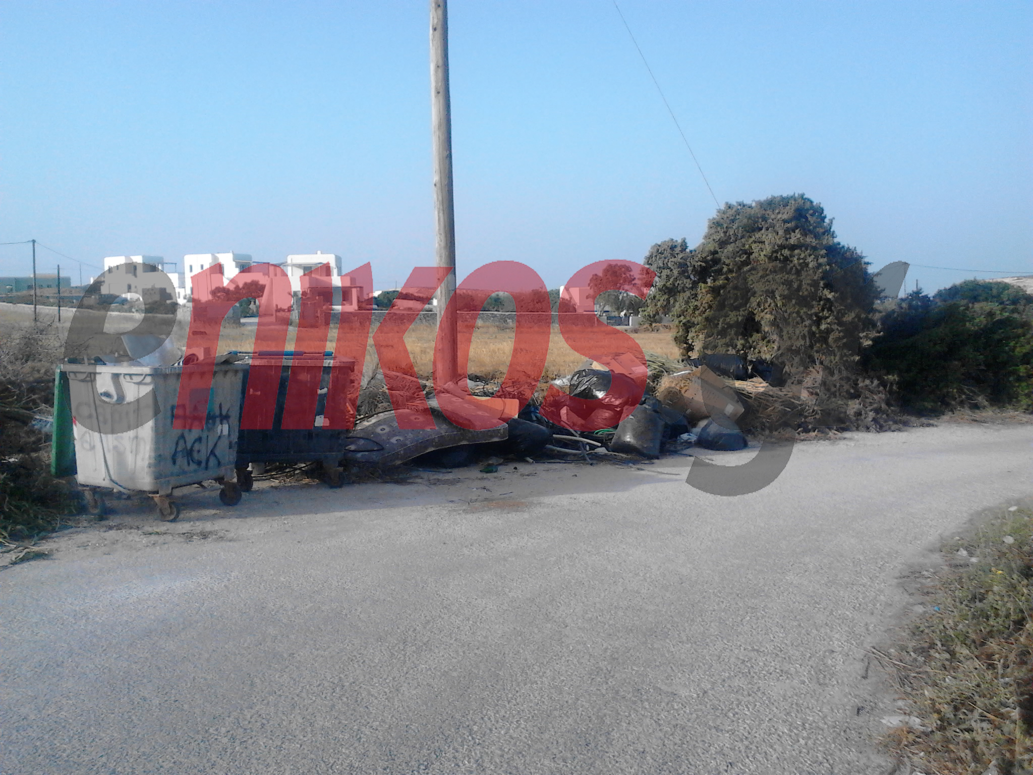 ΦΩΤΟ-Βουνά από σκουπίδια στην Πάρο