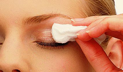 Πες αντίο στα πρησμένα μάτια με ένα μήλο