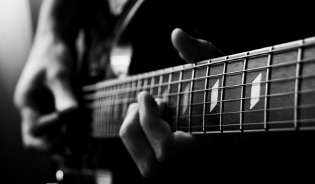 Η μικρότερη κιθάρα του κόσμου