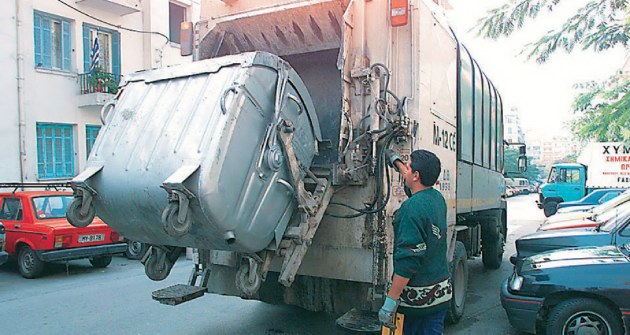 Συγκρούστηκε απορριμματοφόρο με φορτηγό