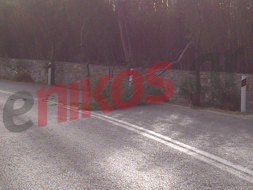 ΦΩΤΟ-Πάρος: Διεκόπη η κυκλοφορία προς την Παροικιά