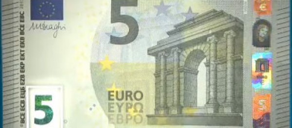 Κυκλοφορεί αύριο το νέο χαρτονόμισμα των 5 ευρώ