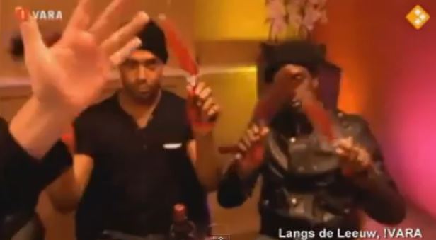 BINTEO – Διακωμωδούν τη δολοφονία του στρατιώτη