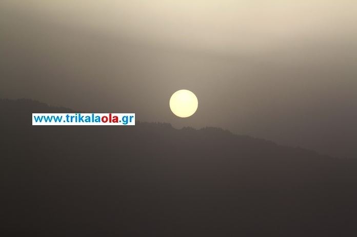 ΦΩΤΟ-Ηλιοβασίλεμα με φόντο τη σκόνη της ερήμου