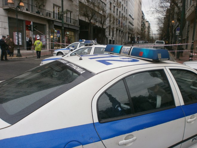 Με ρόπαλα σε γραφείο τελετών