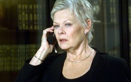 Η Τζούντι Ντεντς με φύλλο συκής