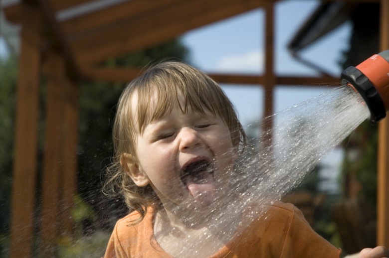 Πόσο νερό πρέπει να πίνουμε το καλοκαίρι;