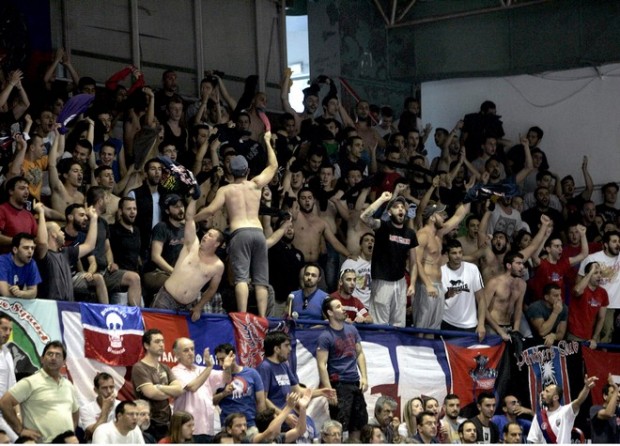 Χαμός και ξύλο στην Ν. Σμύρνη