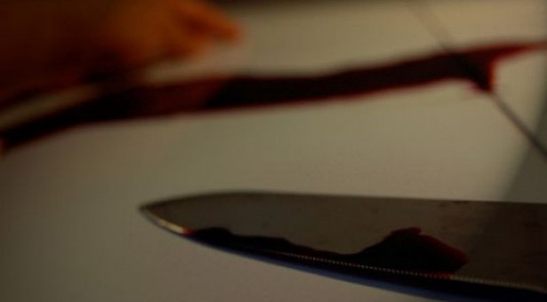 Την μαχαίρωσε 3 φορές για 200 ευρώ