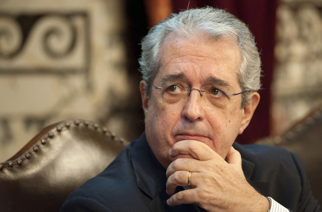 Πρέπει να βρει 6 δισ. ευρώ σε 20 ημέρες