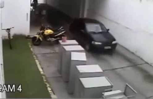 BINTEO-Δεν έβαλε χειρόφρενο και το έκανε…αυτόματο