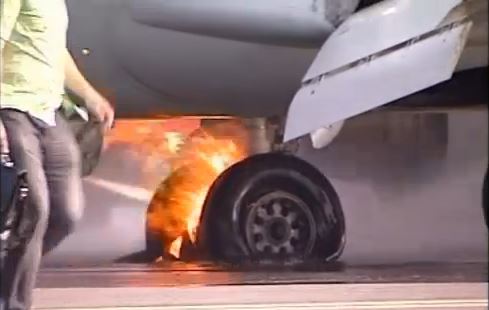 ΒΙΝΤΕΟ-Φωτιά σε αεροπλάνο