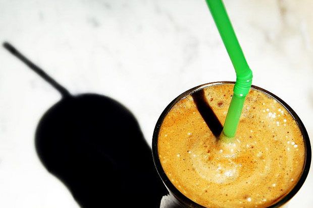 Περίμενε να την εξετάσουν και έπιναν καφέ