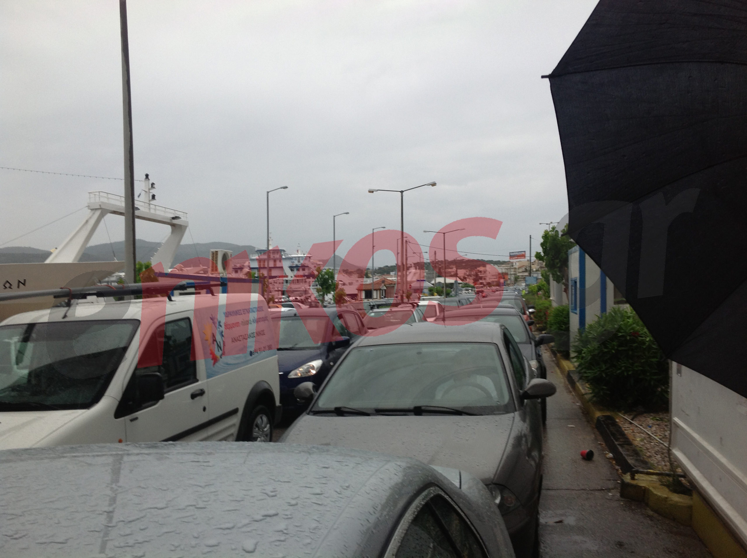 ΦΩΤΟ-Ταλαιπωρία στη Σαλαμίνα