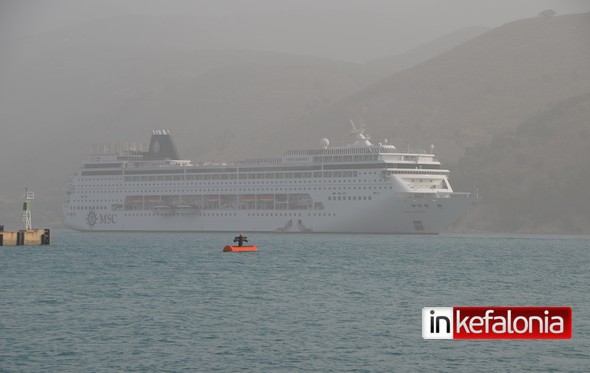 ΦΩΤΟ-«Πνίγεται» στην Αφρικανική σκόνη η Κεφαλονιά