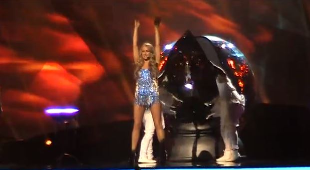 BINTEO-H εμφάνιση της εκρηκτικής Alyona