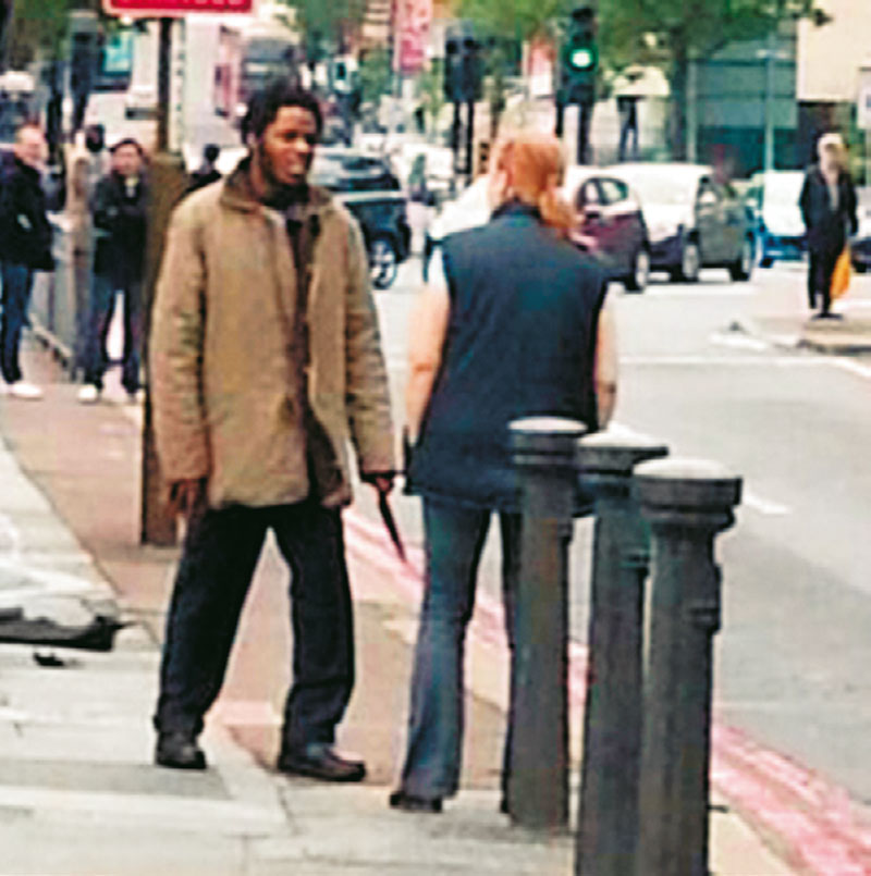 Η ηρωίδα που μπήκε μπροστά στον τρομοκράτη