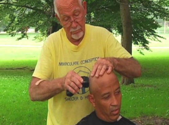 Πληρώνεται με… αγκαλιές!