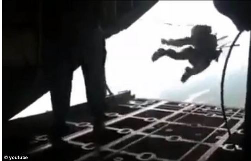 ΒΙΝΤΕΟ-Άνοιξε κατά λάθος το αλεξίπτωτο