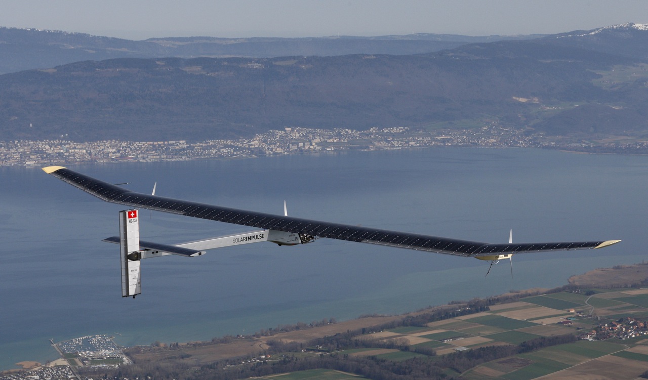 Νέο ρεκόρ πτήσης για το Solar Impulse
