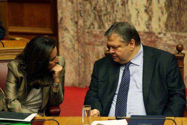 Ο Βενιζέλος, η Διαμαντοπούλου και η… σπηλιά