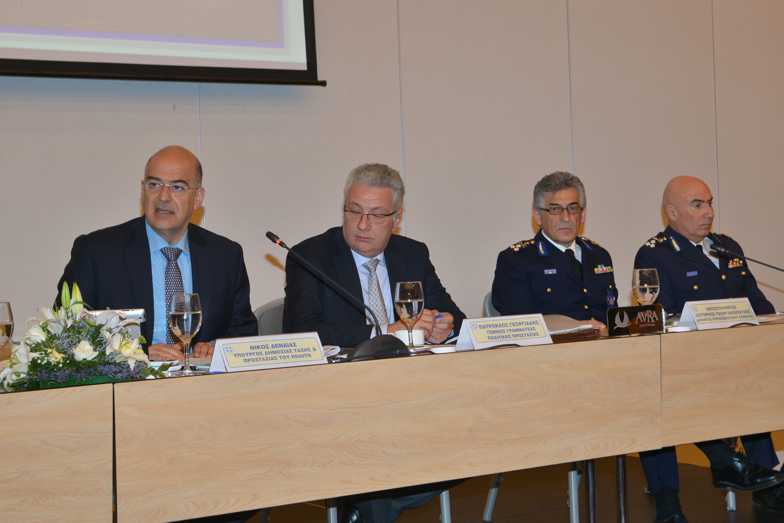 ΒΙΝΤΕΟ- Δένδιας: 2 πυροσβεστικά ελικόπτερα στην Κρήτη