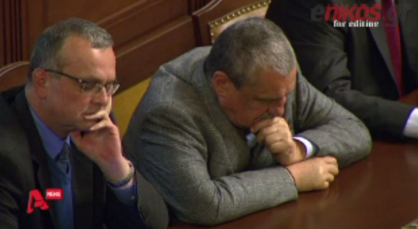 ΒΙΝΤΕΟ- Υπουργοί κοιμήθηκαν στη Βουλή